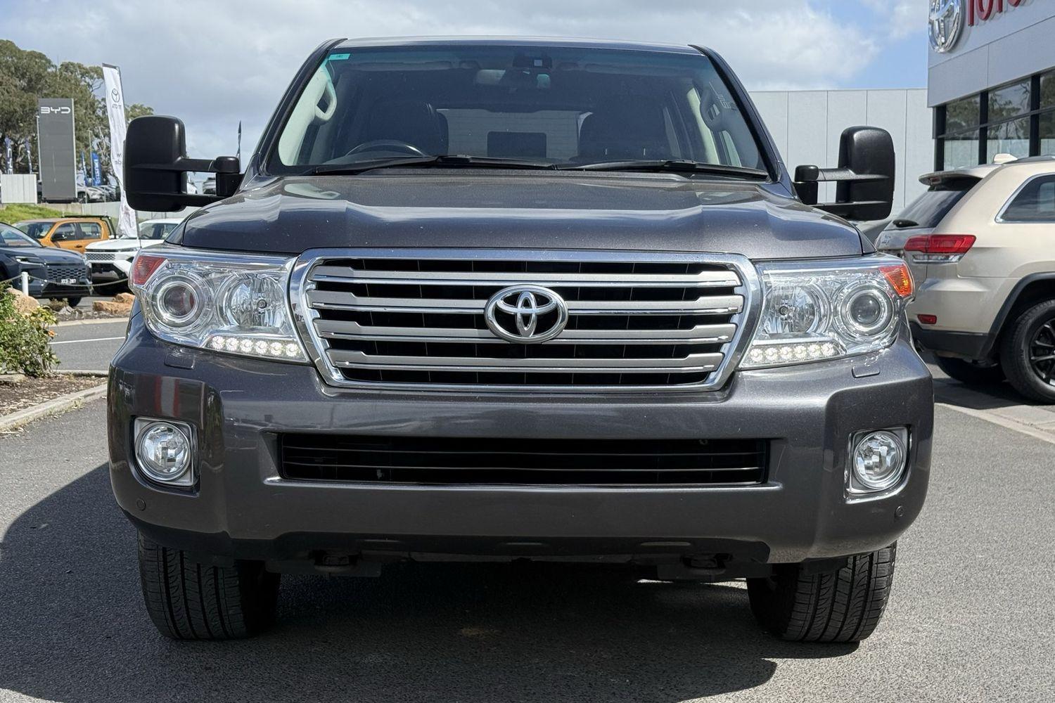 2014 Toyota Landcruiser VX in Silver