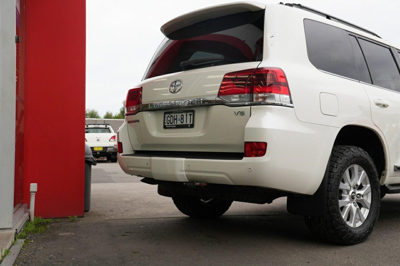 2018 Toyota Landcruiser 200 Sahara in White