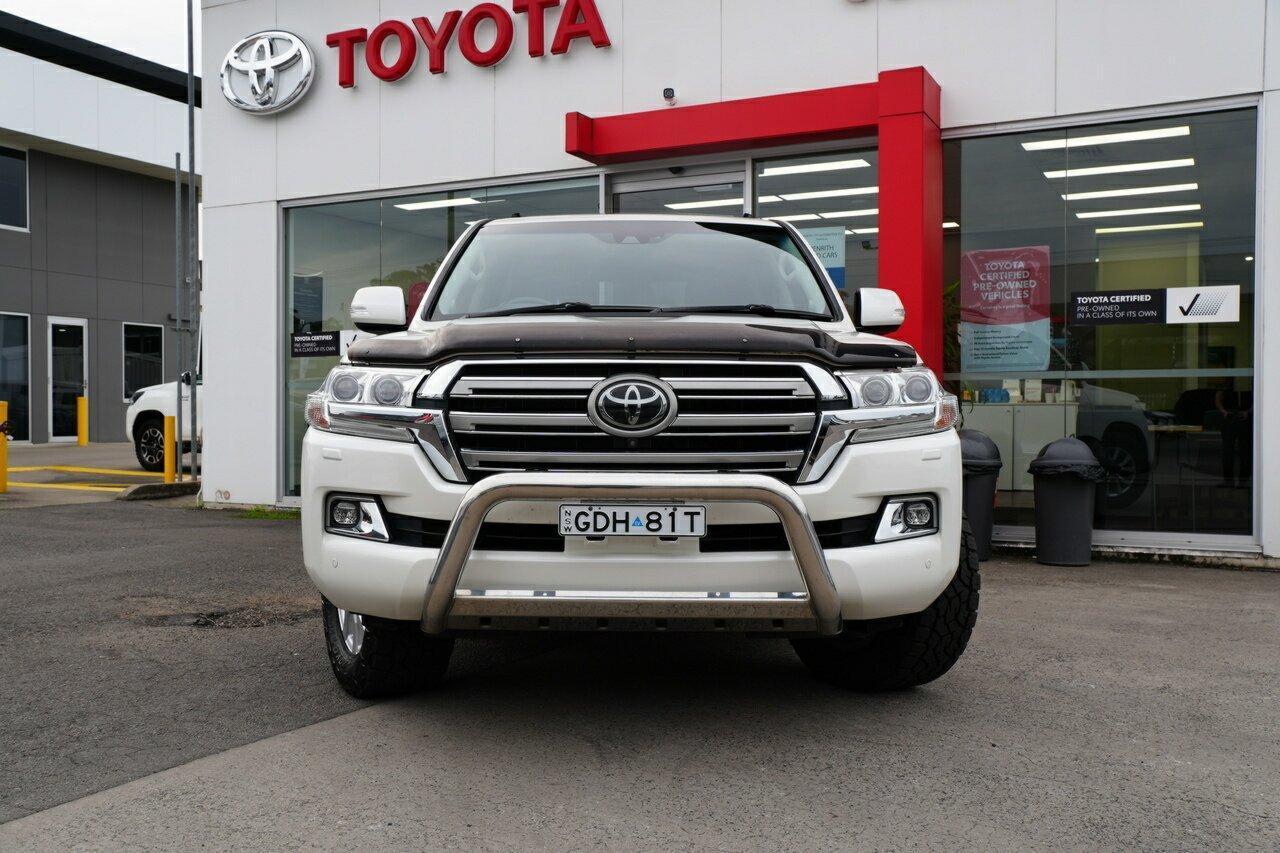 2018 Toyota Landcruiser 200 Sahara in White