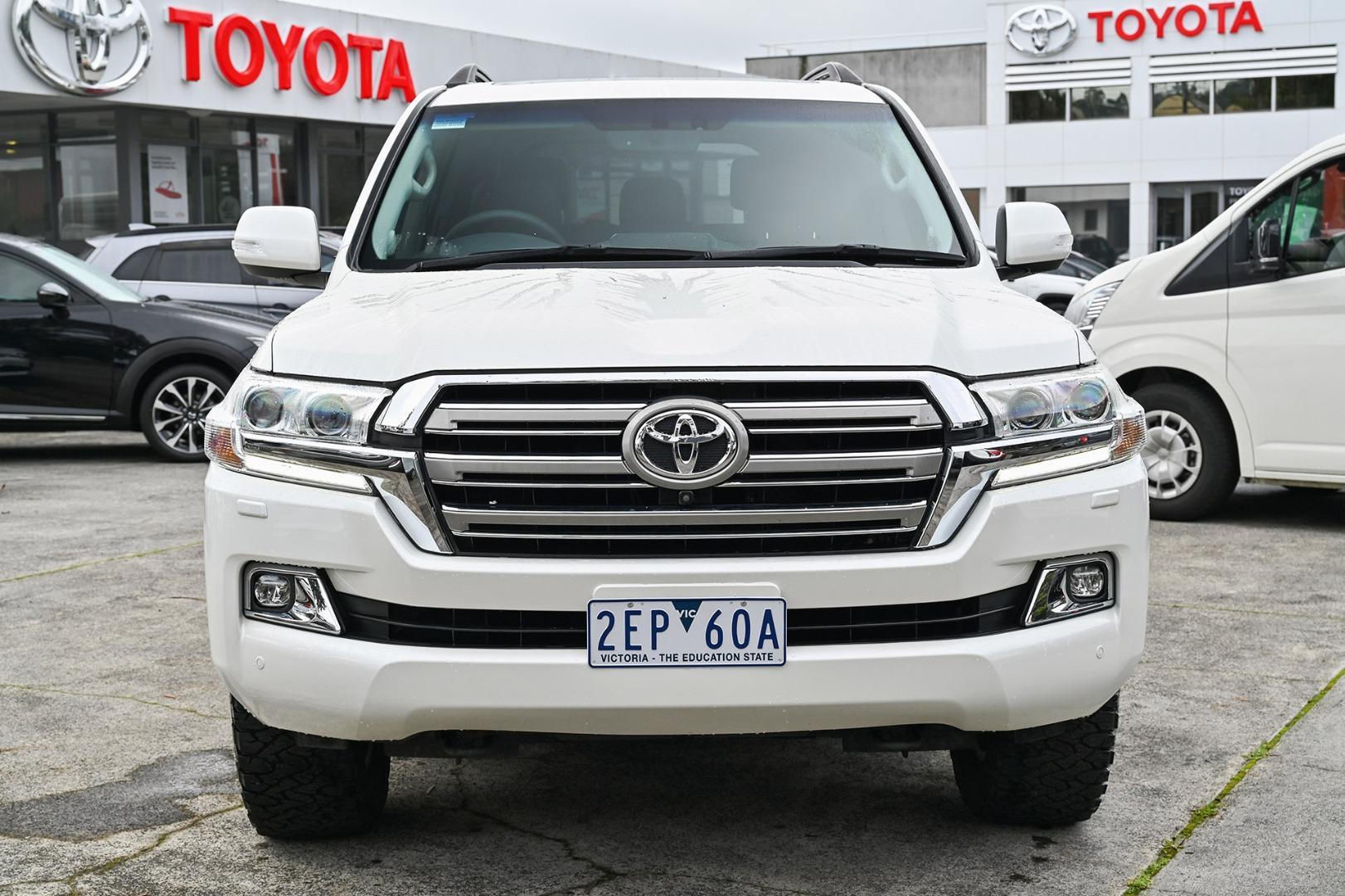 2019 Toyota Landcruiser VX in White