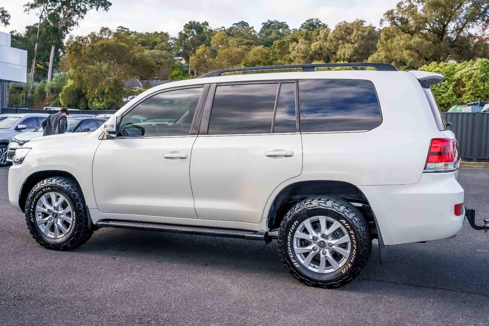 2019 Toyota Landcruiser VX in White