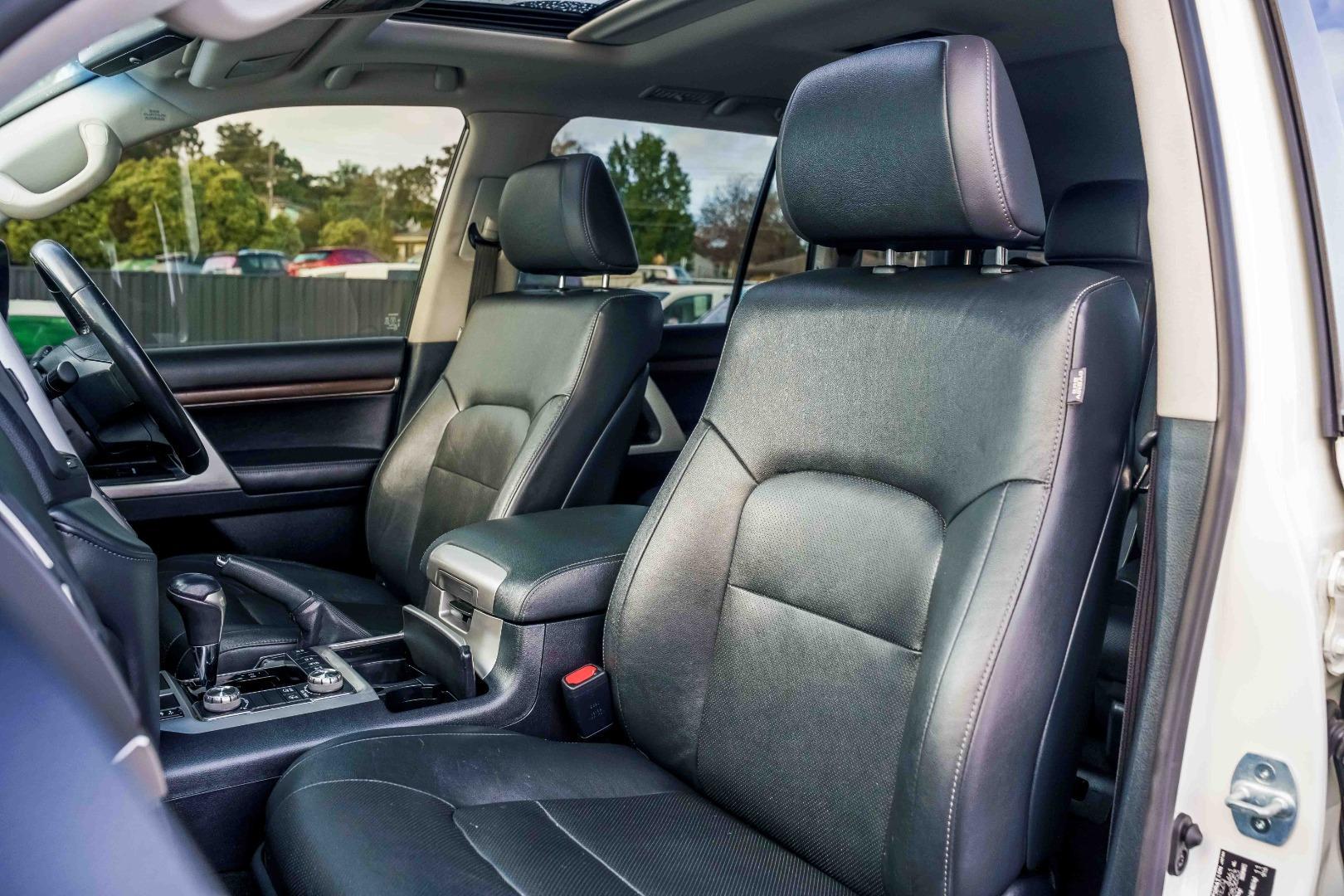 2019 Toyota Landcruiser VX in White