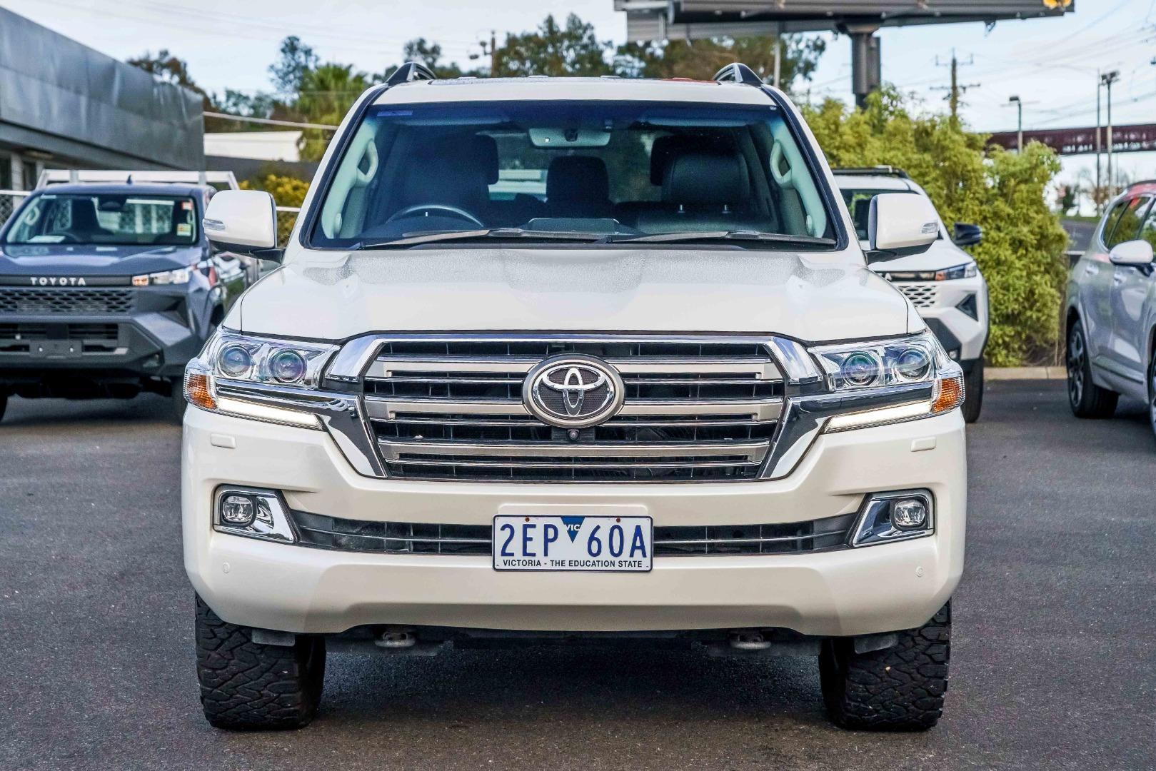 2019 Toyota Landcruiser VX in White