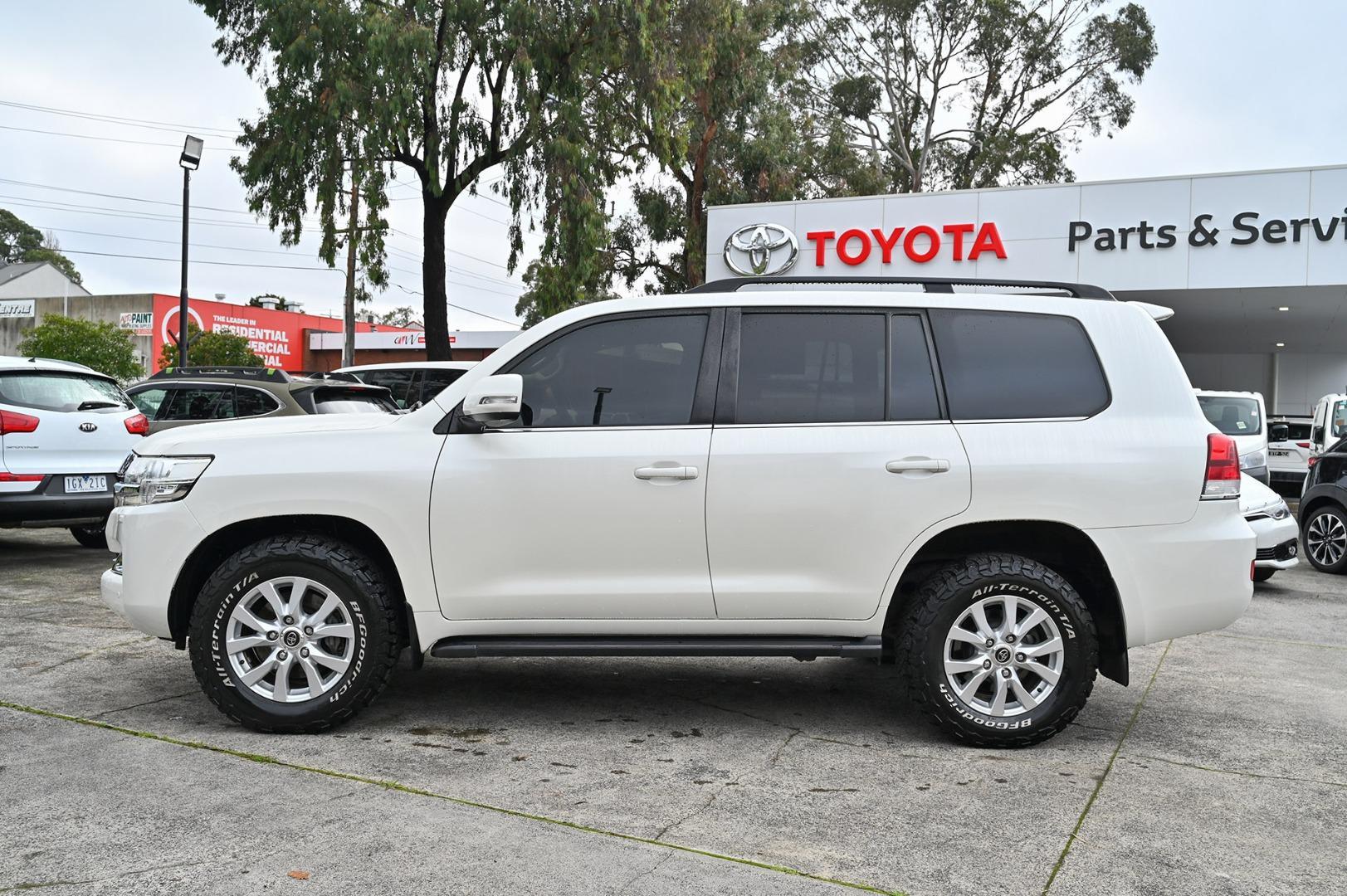 2019 Toyota Landcruiser VX in White