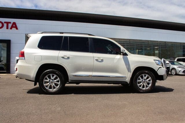2020 Toyota Landcruiser Sahara in White