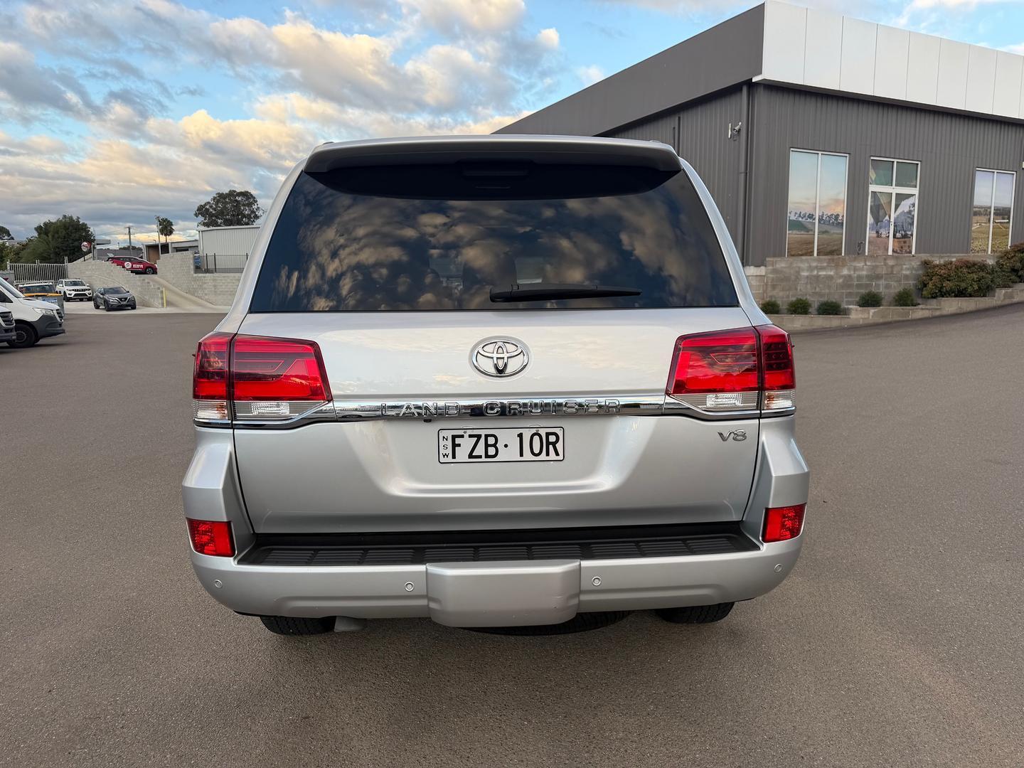 2021 Toyota Landcruiser VX in Silver