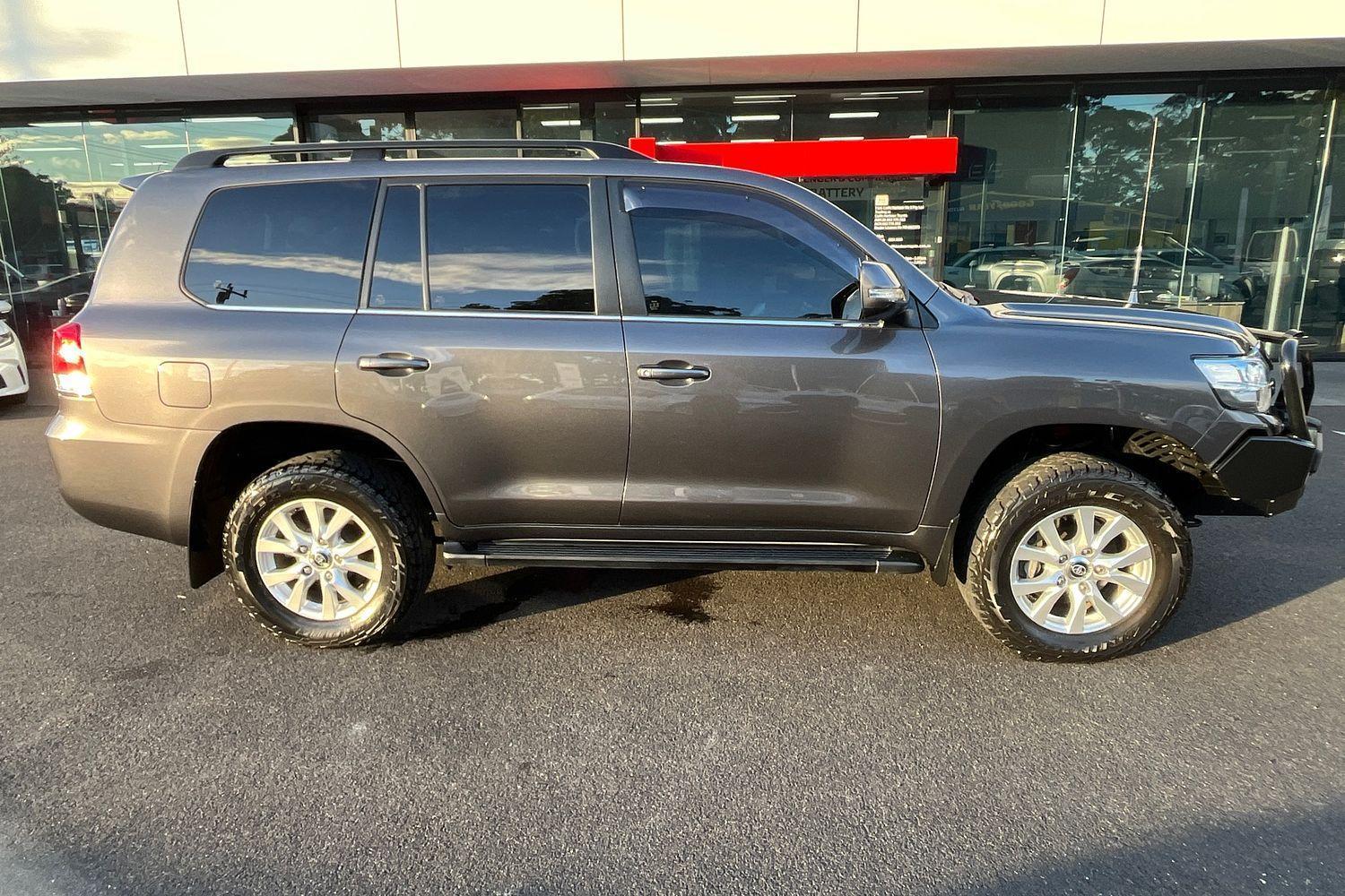 2016 Toyota Landcruiser VX in Silver