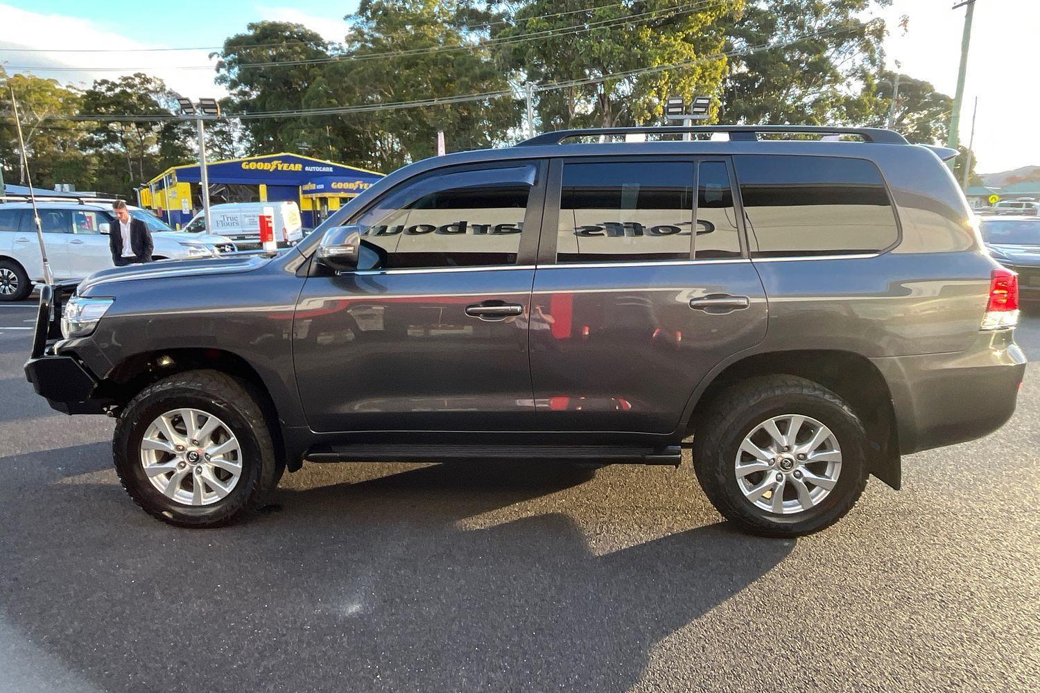2016 Toyota Landcruiser VX in Silver