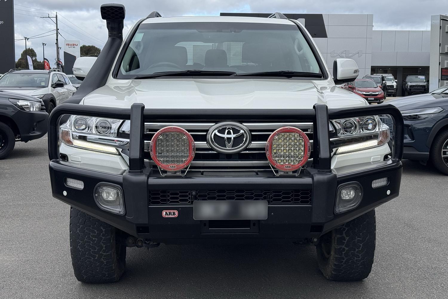 2019 Toyota Landcruiser VX in White