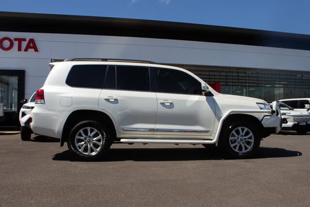 2019 Toyota Landcruiser Sahara in White