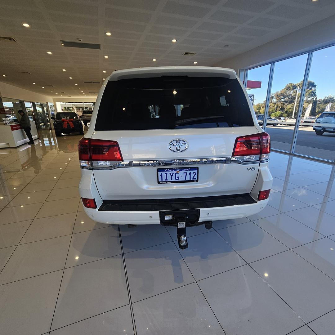 2019 Toyota Landcruiser VX in White