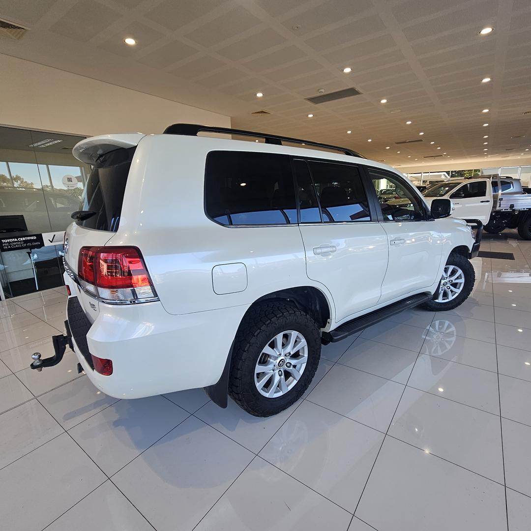 2019 Toyota Landcruiser VX in White