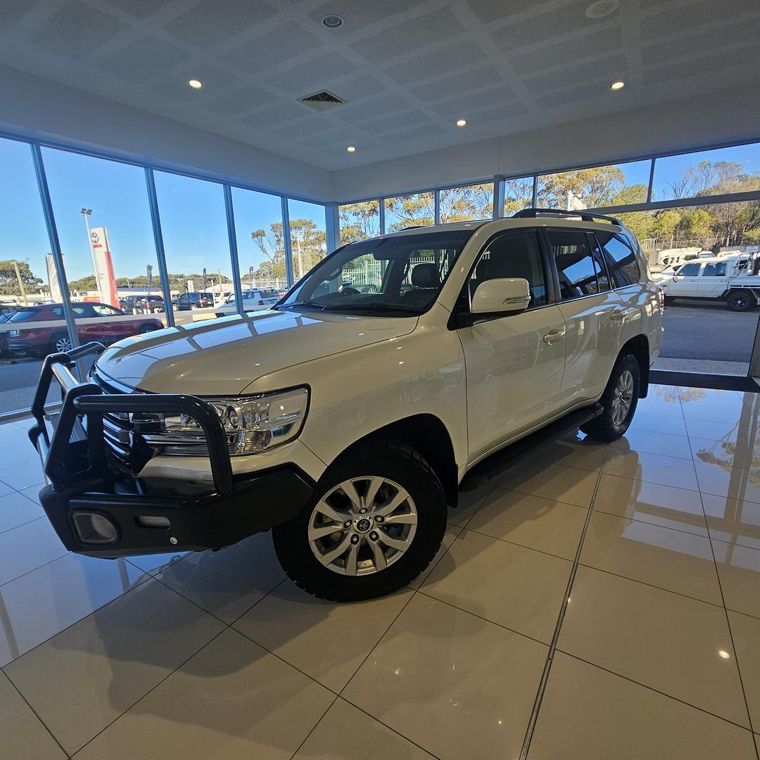 2019 Toyota Landcruiser VX in White