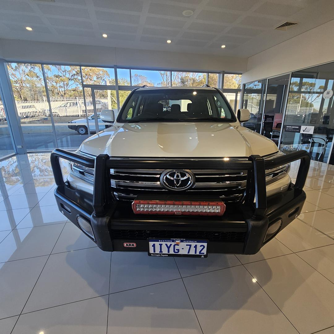 2019 Toyota Landcruiser VX in White