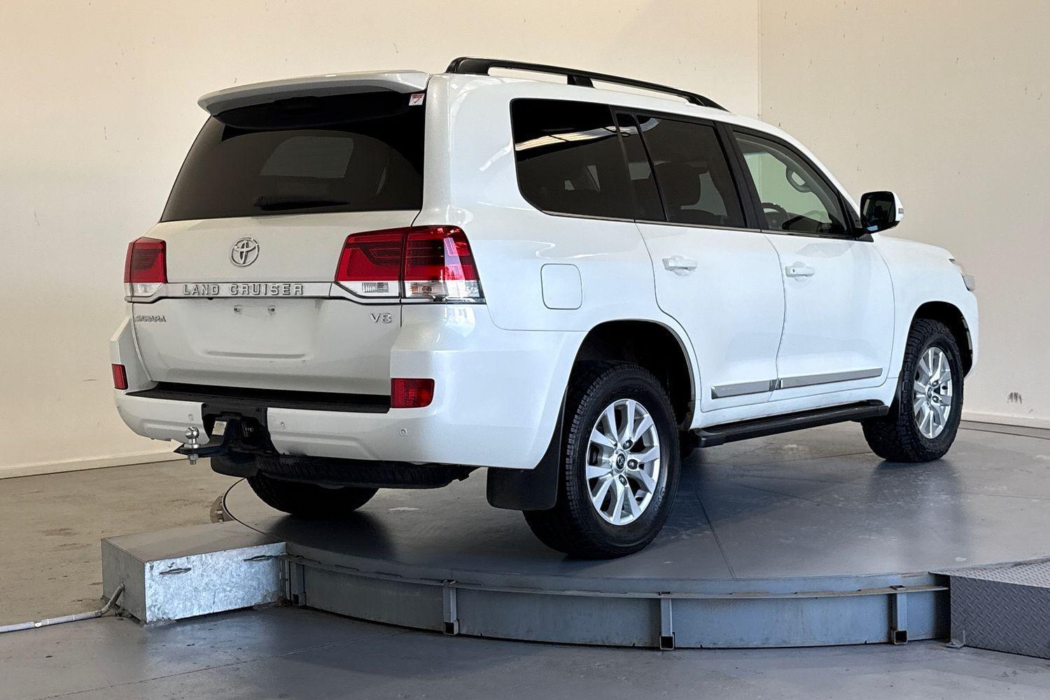 2020 Toyota Landcruiser Sahara in White