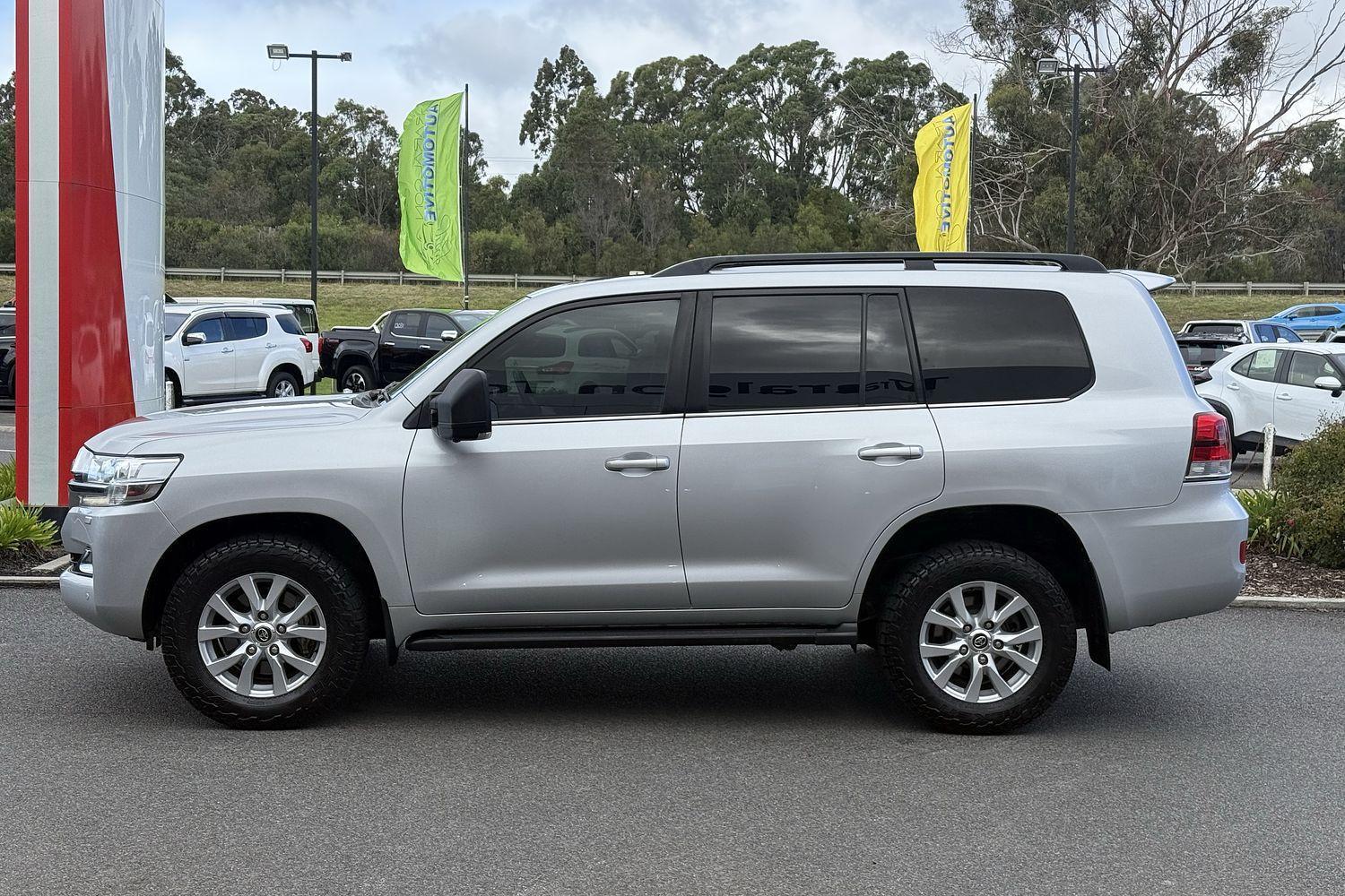 2021 Toyota Landcruiser 200 VX in Silver