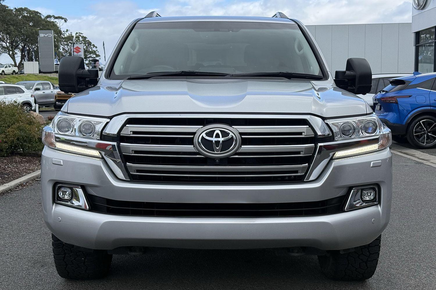 2021 Toyota Landcruiser 200 VX in Silver