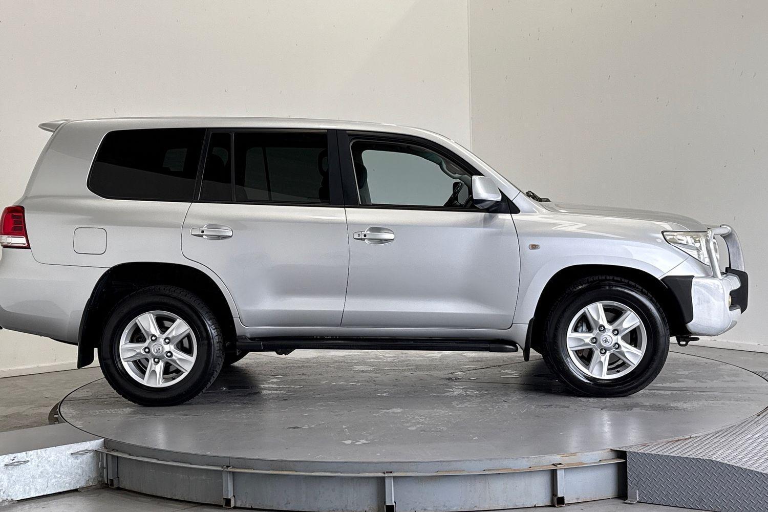 2009 Toyota Landcruiser Sahara in Silver