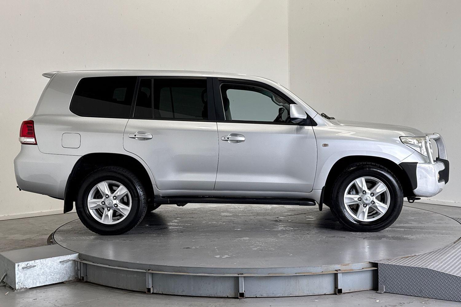 2009 Toyota Landcruiser Sahara in Silver