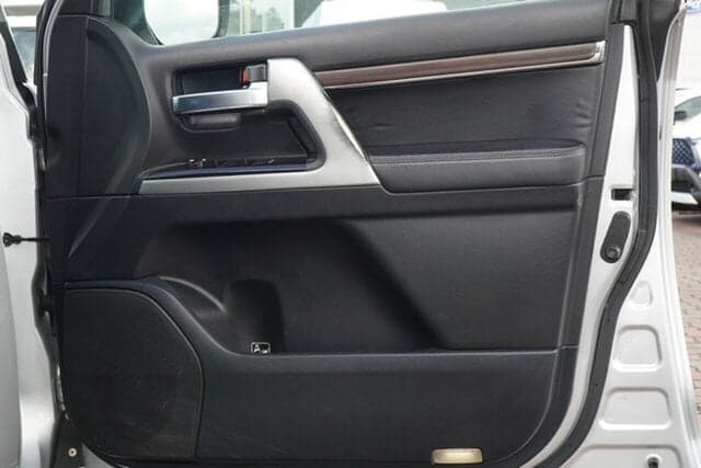 2015 Toyota Landcruiser VX in Silver
