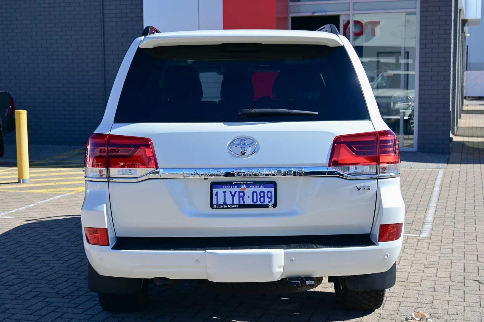 2020 Toyota Landcruiser VX in White