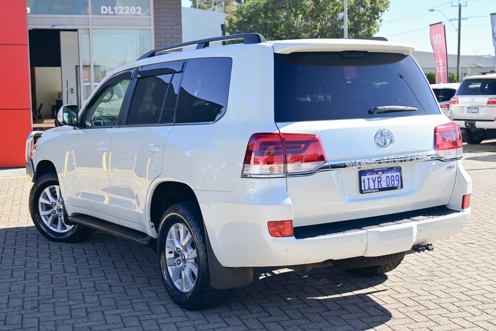2020 Toyota Landcruiser VX in White