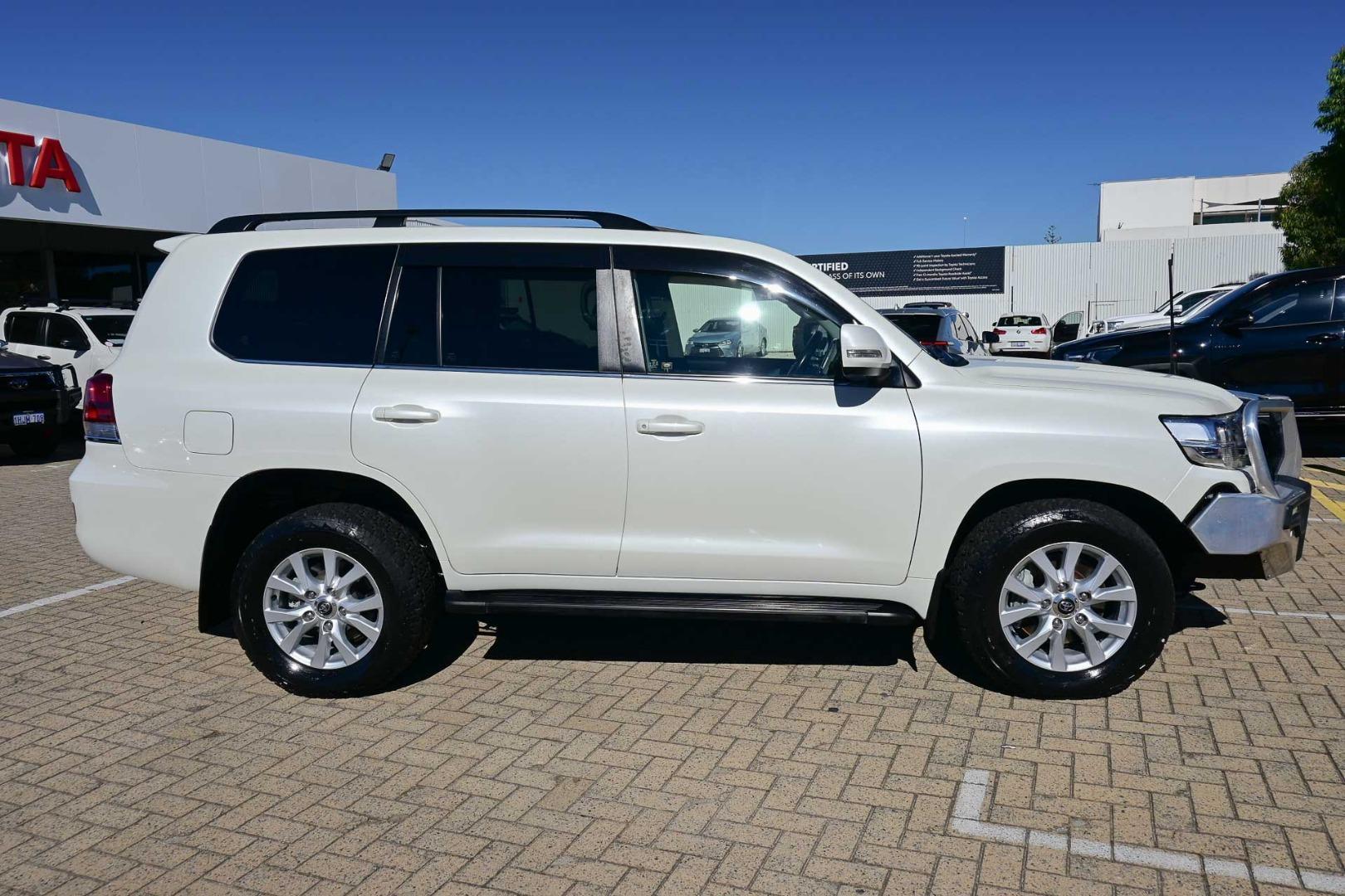 2020 Toyota Landcruiser VX in White