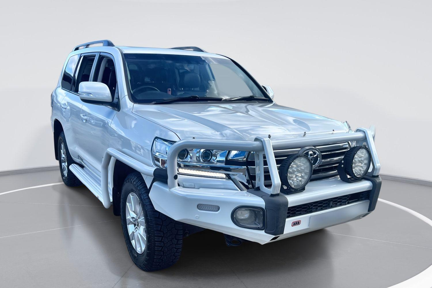 2021 Toyota Landcruiser VX in White