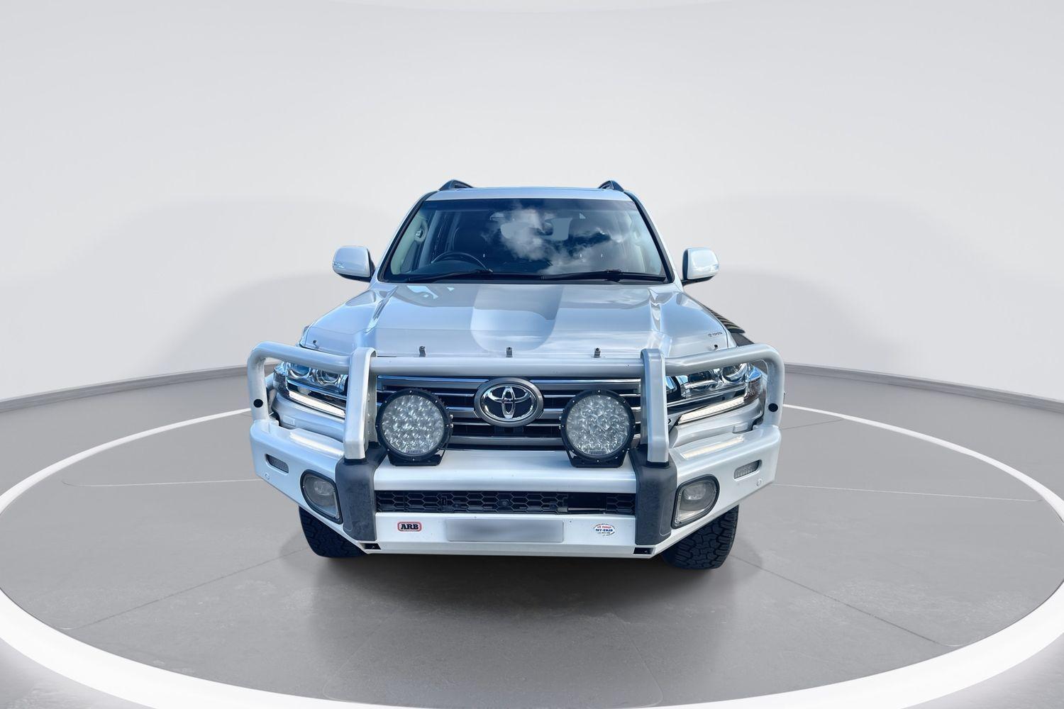 2021 Toyota Landcruiser VX in White