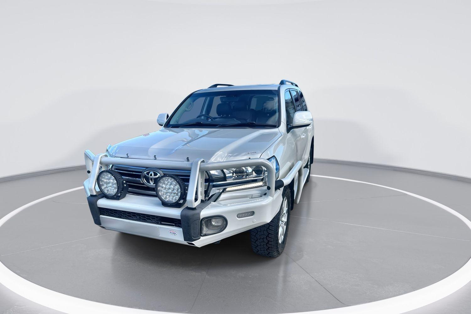 2021 Toyota Landcruiser VX in White