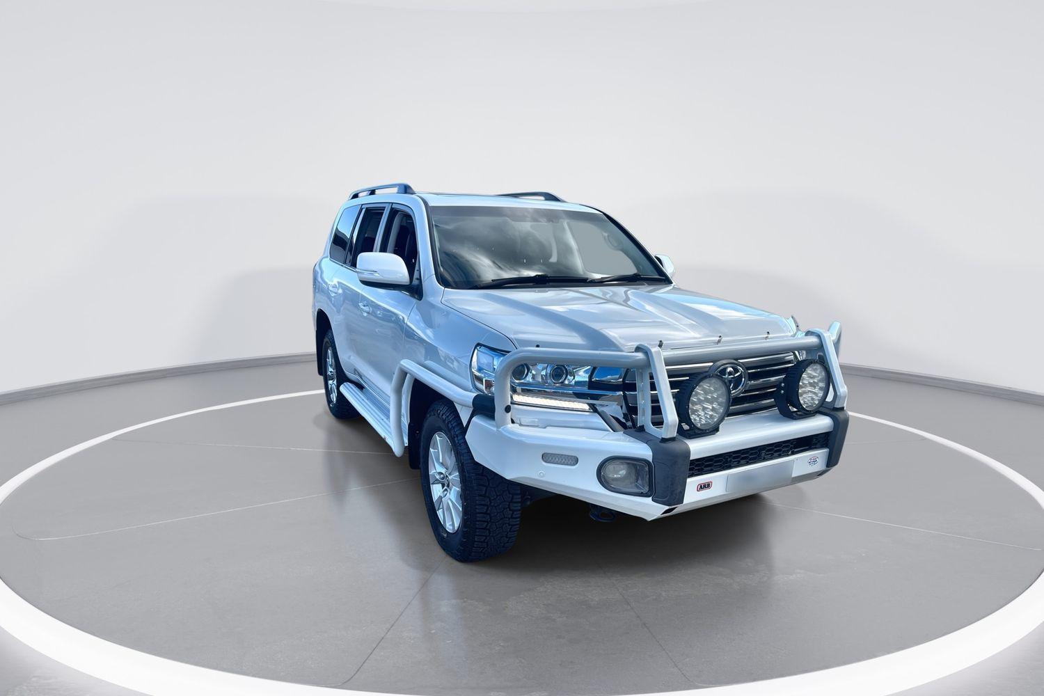 2021 Toyota Landcruiser VX in White