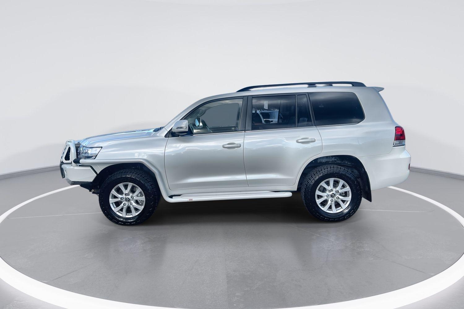 2021 Toyota Landcruiser VX in White