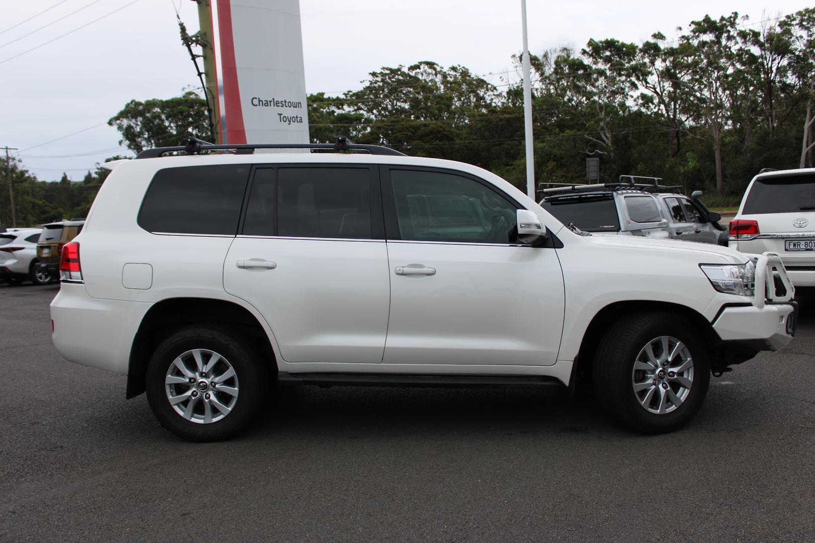 2017 Toyota Landcruiser VX in White