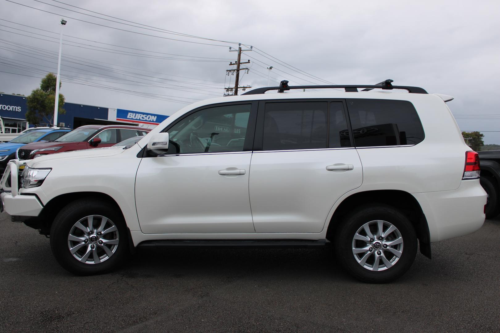 2017 Toyota Landcruiser VX in White