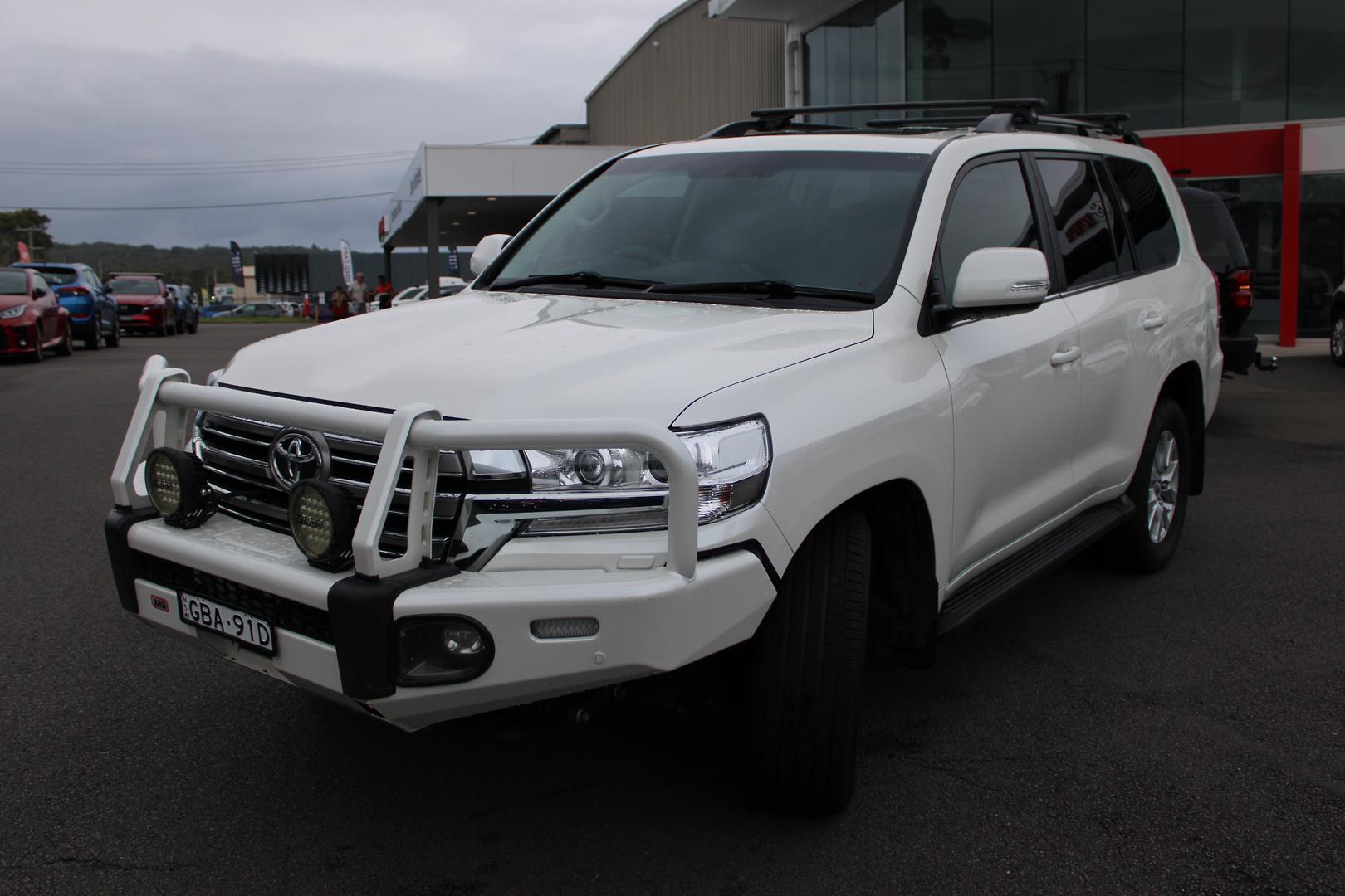 2017 Toyota Landcruiser VX in White