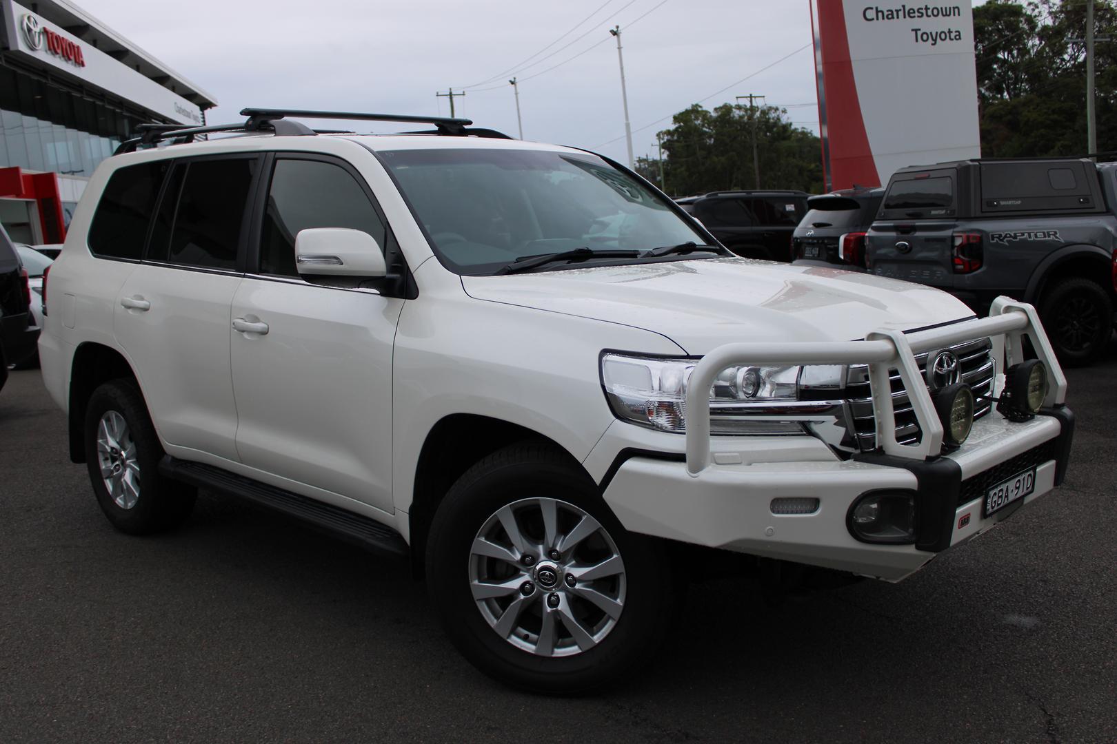 2017 Toyota Landcruiser VX in White