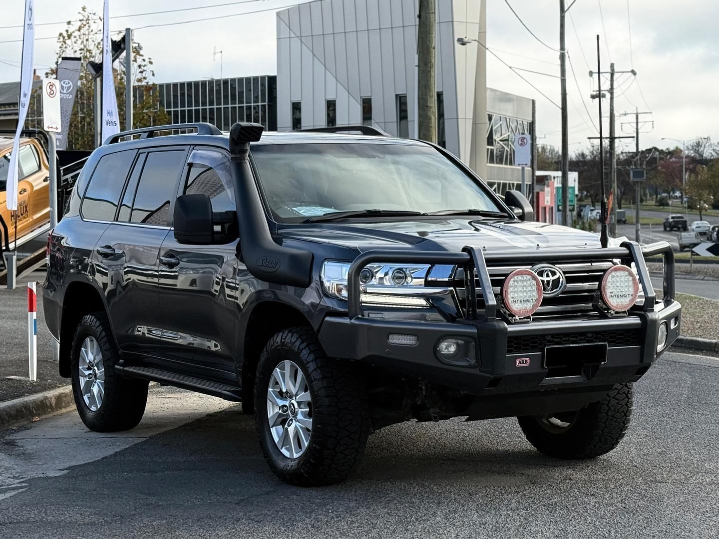 2018 Toyota Landcruiser 200 VX in Silver