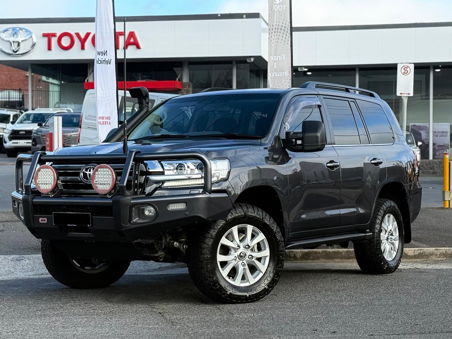 2018 Toyota Landcruiser 200 VX in Silver