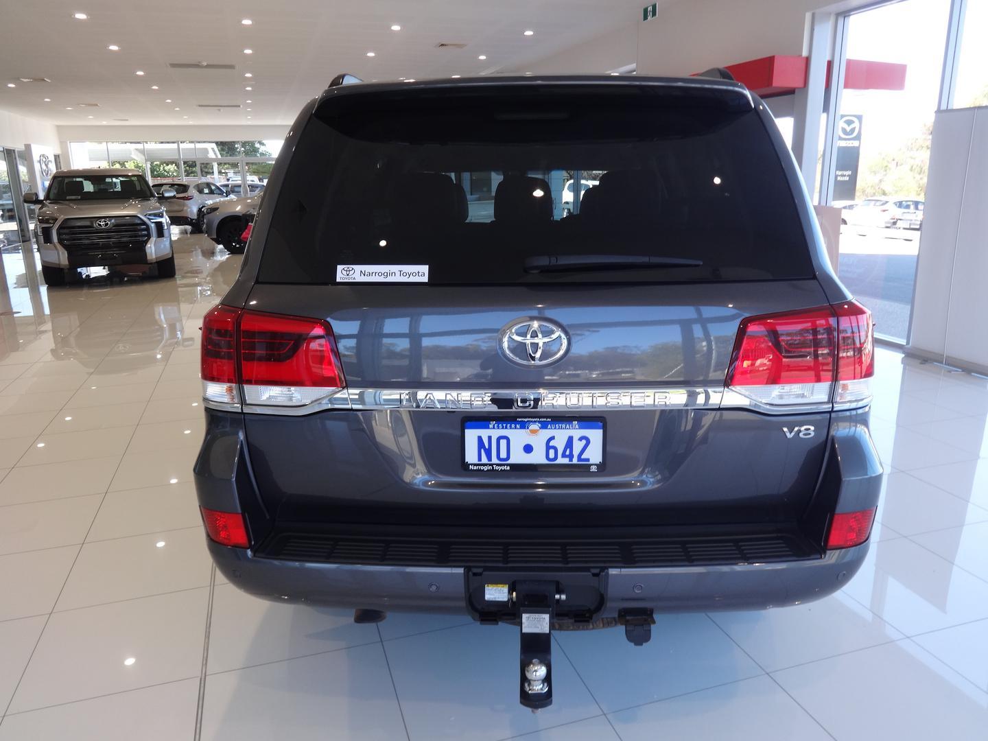 2018 Toyota Landcruiser VX in Silver
