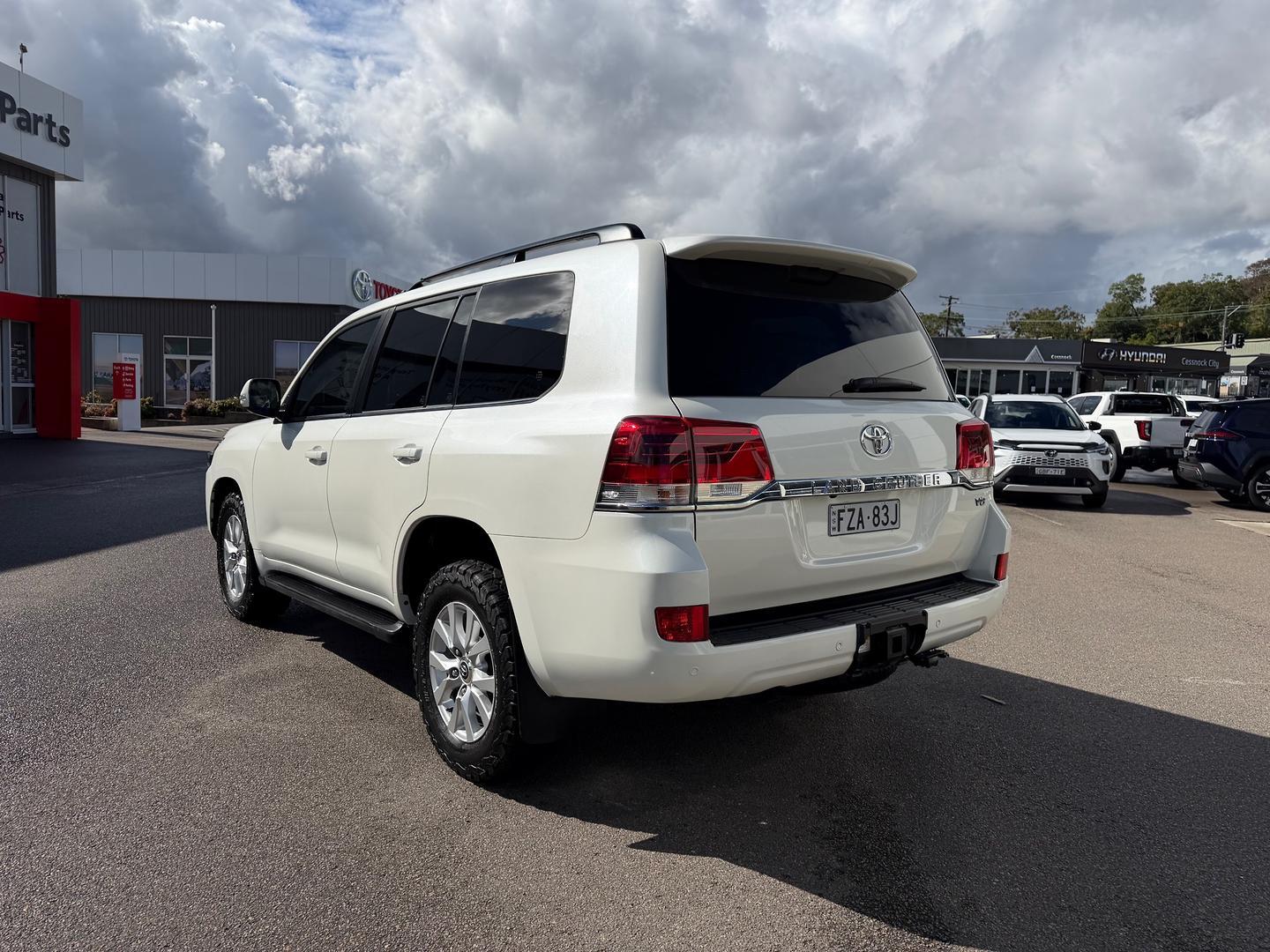 2018 Toyota Landcruiser VX in White
