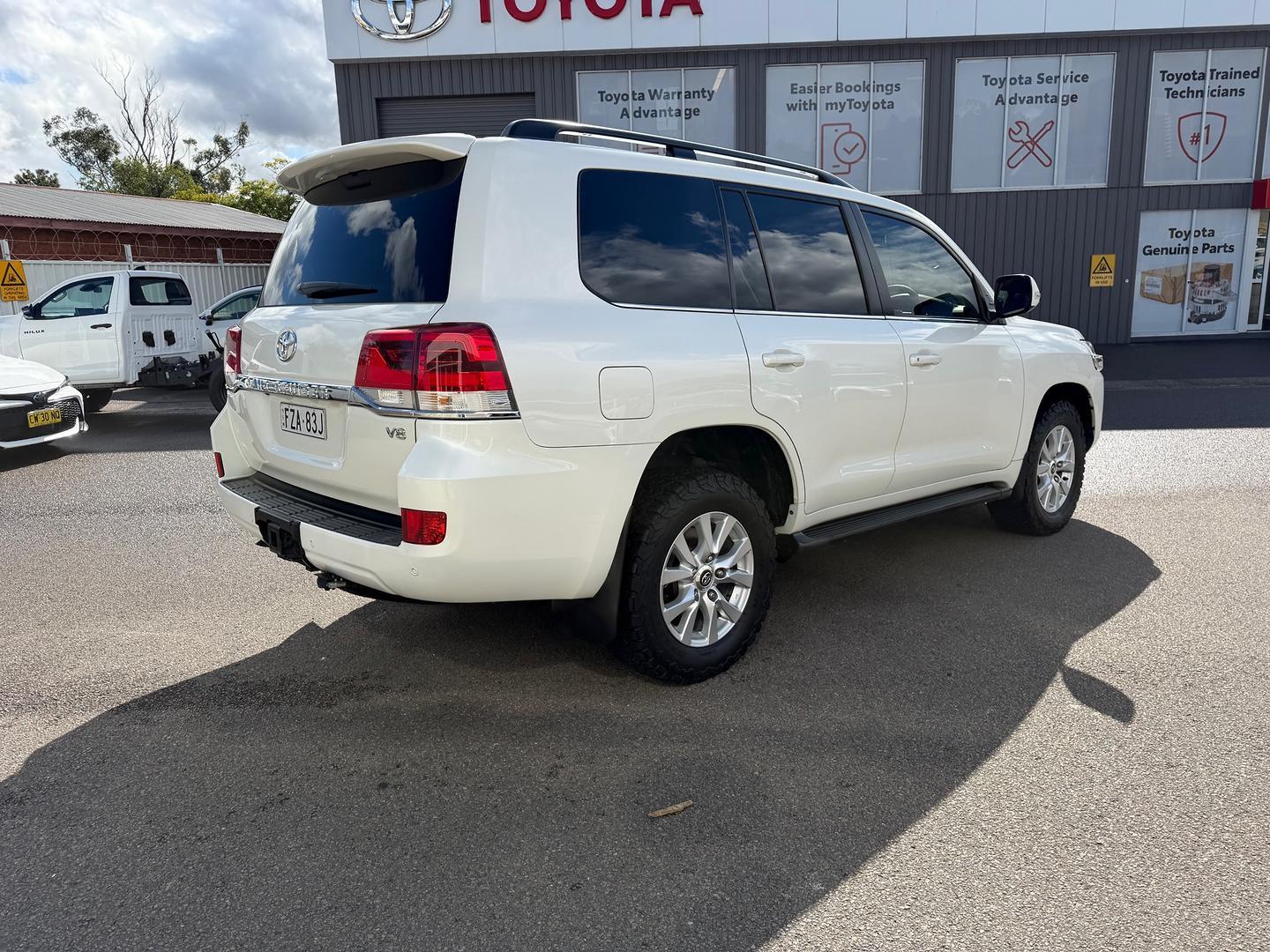 2018 Toyota Landcruiser VX in White