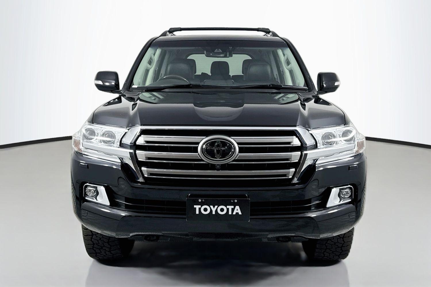 2019 Toyota Landcruiser Sahara in Black
