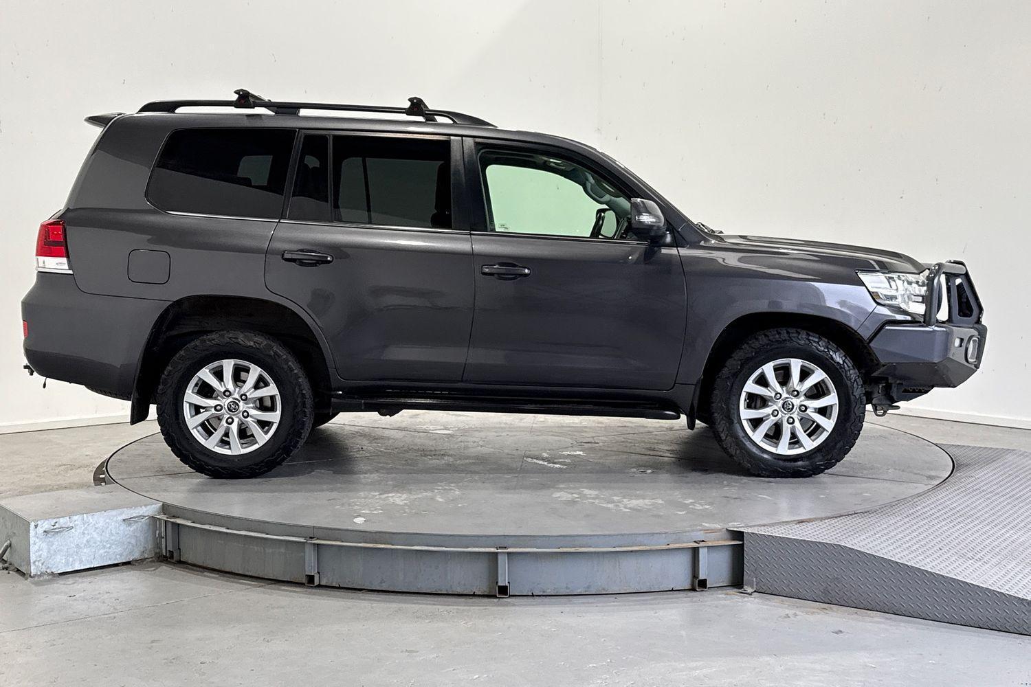 2019 Toyota Landcruiser VX in Silver