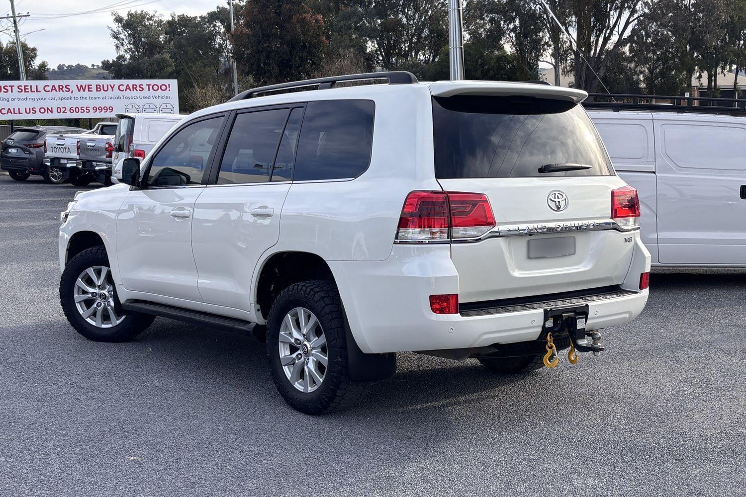 2020 Toyota Landcruiser VX in White