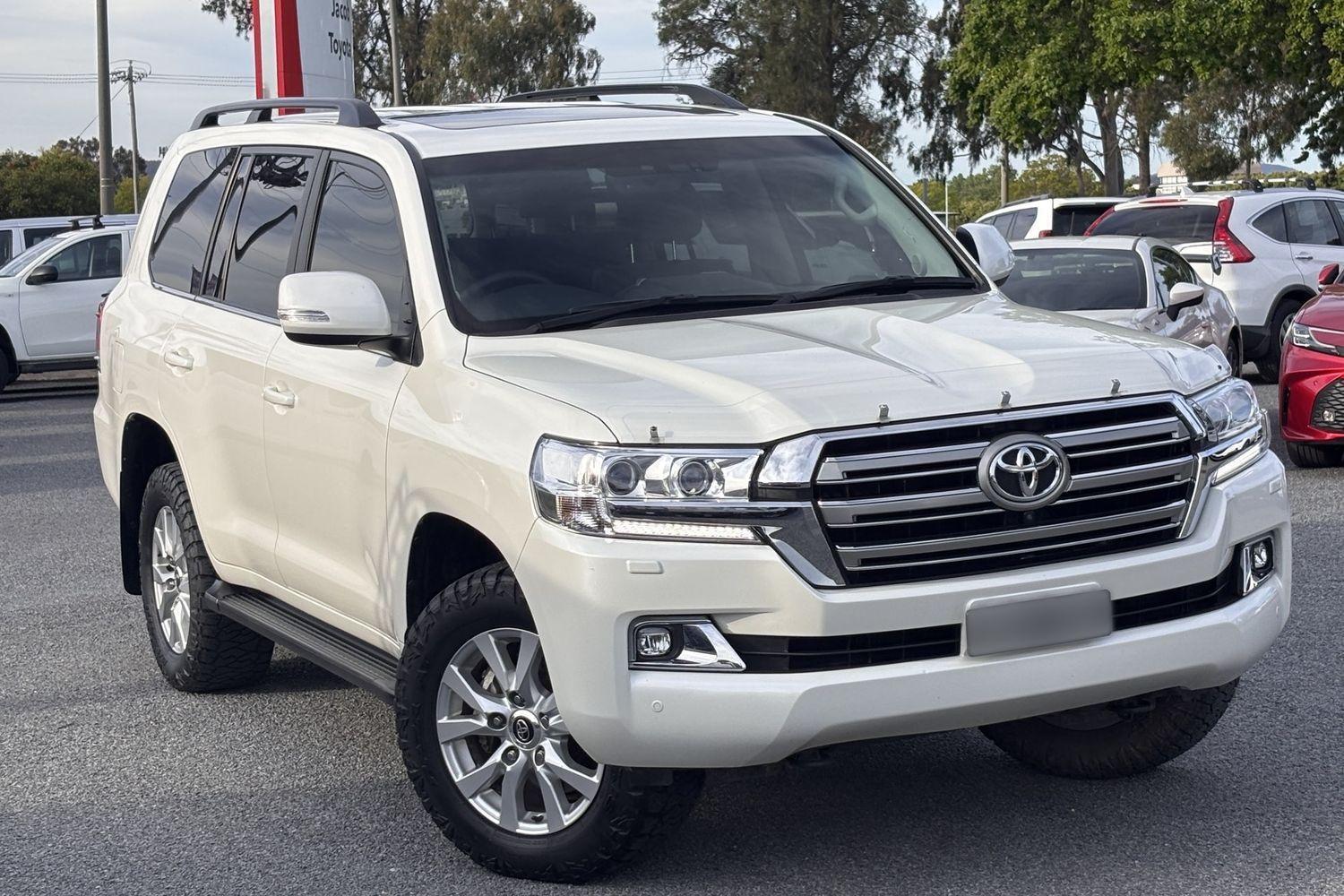 2020 Toyota Landcruiser VX in White