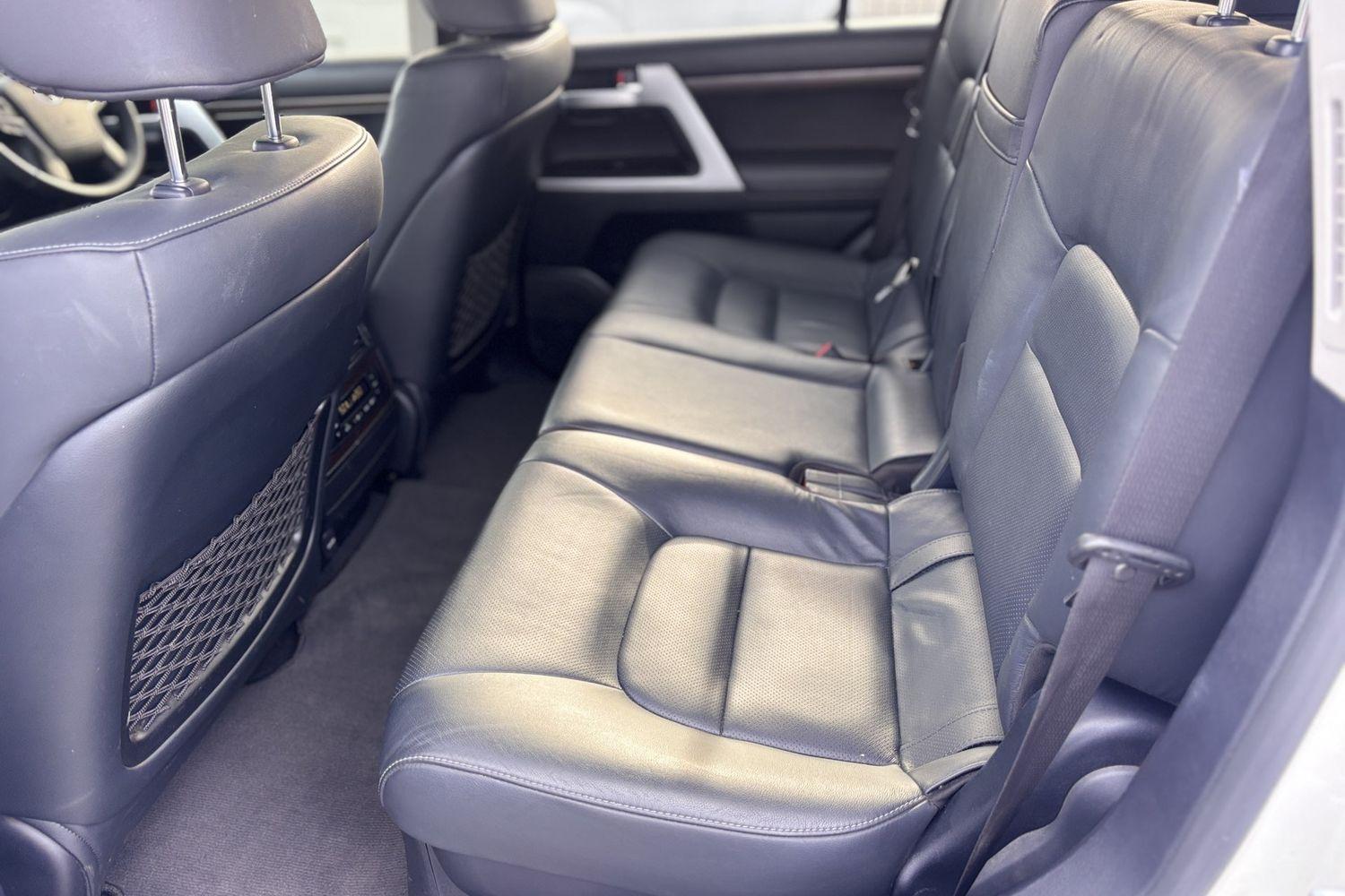 2020 Toyota Landcruiser VX in White