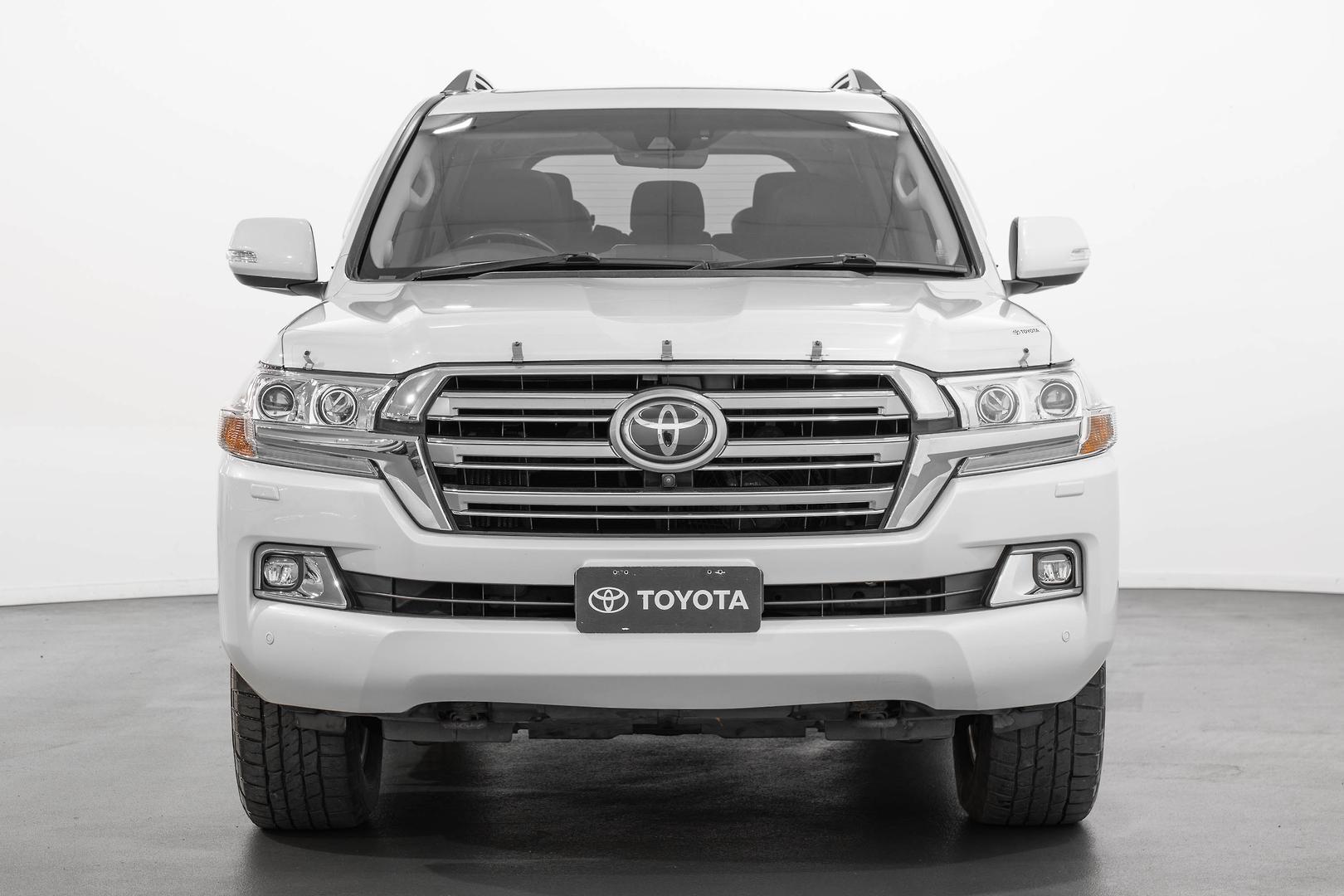 2021 Toyota Landcruiser Sahara in White