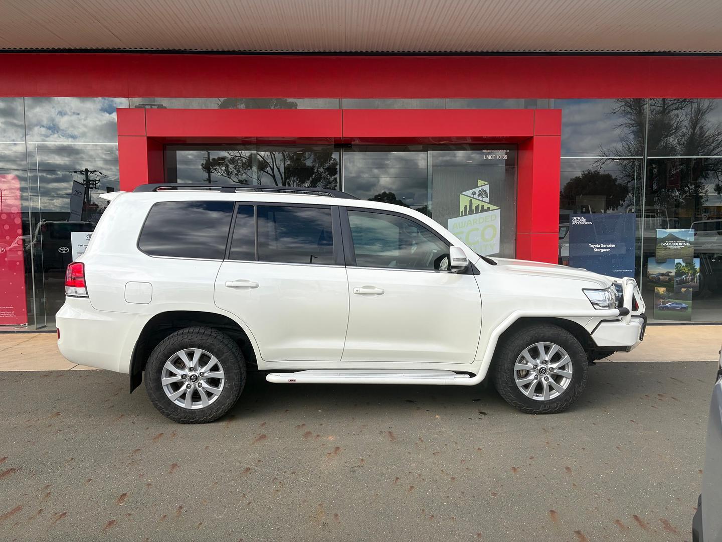 2021 Toyota Landcruiser VX in White