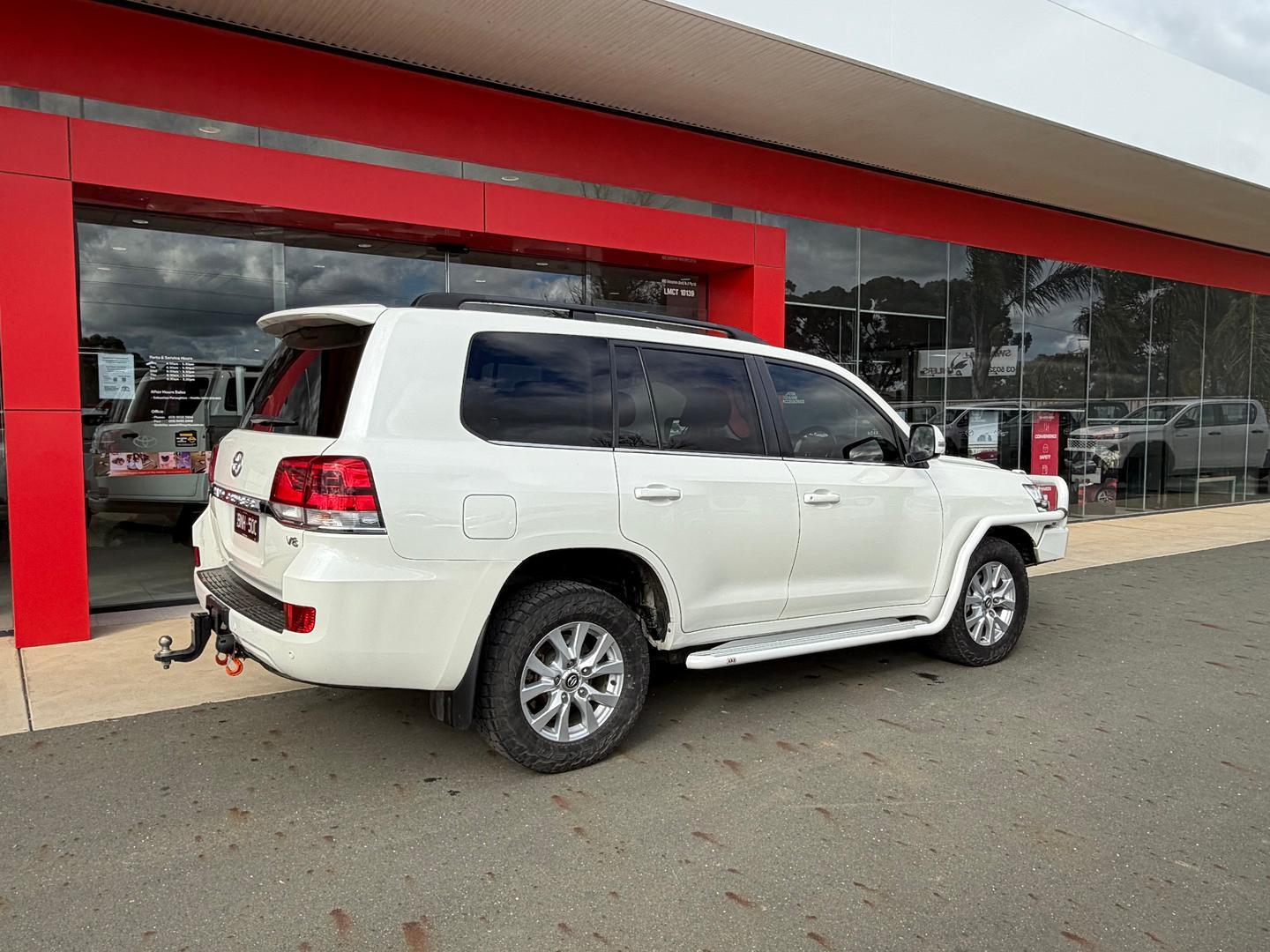 2021 Toyota Landcruiser VX in White
