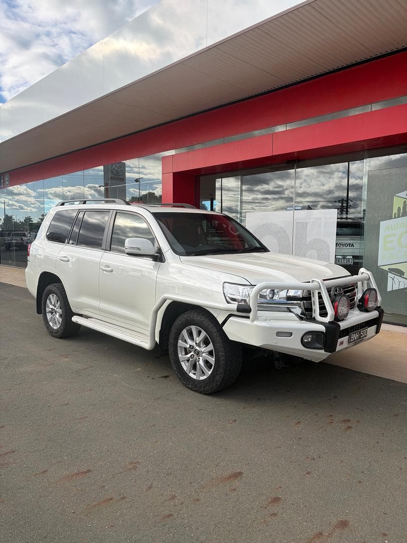 2021 Toyota Landcruiser VX in White
